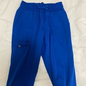 Healing Hands women’s scrub set